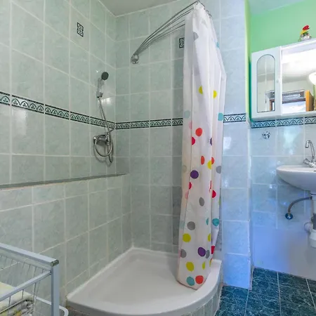 Lovely In With Kitchen Apartment *