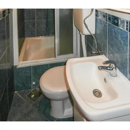 Lovely In With Kitchen Apartment *