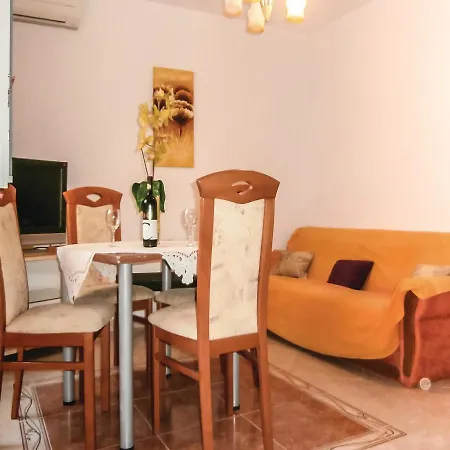 Lovely In With Kitchen Apartament